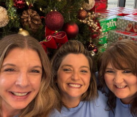 Credit union volunteers at the Ocoee Food City.
