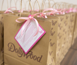 Door prize recipients received a loaf of Dollywood cinnamon bread as a special tribute to Dolly Parton and Sandy Lingerfelt, Tennessee League board member and retired president and CEO of Clinchfield Federal Credit Union, who loved baking cinnamon bread to share at Annual Convention.